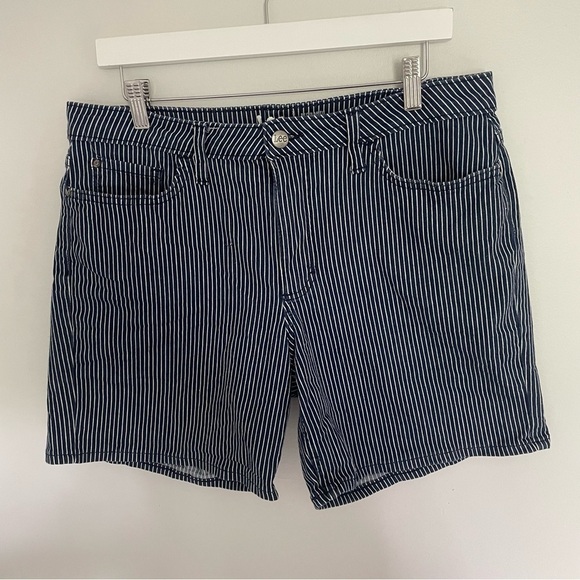 Lee Pin Striped Navy Bermuda Shorts Size 14 - Picture 1 of 6